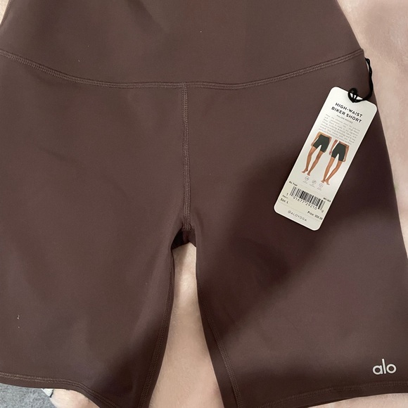 ALO Yoga Pants - ALO Yoga Women's raisin color  Bike Shorts